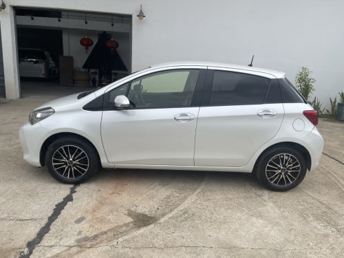 មហាថ្មី Vitz 2015 Top Full Option