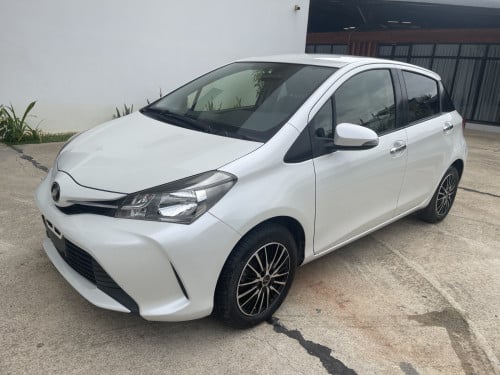 មហាថ្មី Vitz 2015 Top Full Option
