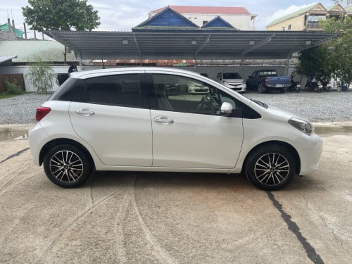 មហាថ្មី Vitz 2015 Top Full Option