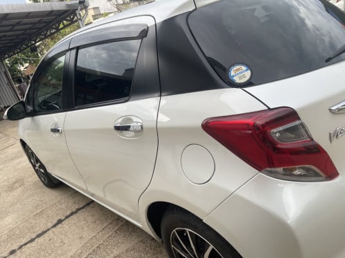មហាថ្មី Vitz 2015 Top Full Option