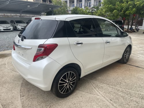 មហាថ្មី Vitz 2015 Top Full Option