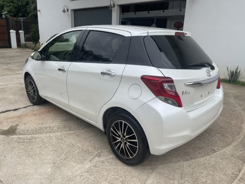 មហាថ្មី Vitz 2015 Top Full Option
