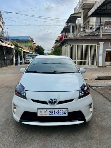 012 ឡាននៅថ្មីស្អាត