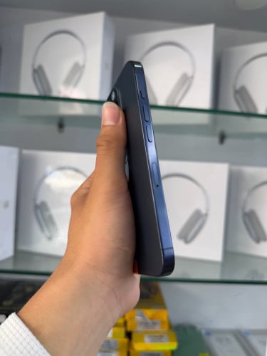 15 Pro Zp (Sim 1 + Esim 1) ថ្ម 98% ថ្មហ្សុីន 480$