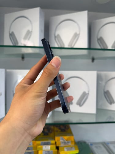 15 Pro Zp (Sim 1 + Esim 1) ថ្ម 98% ថ្មហ្សុីន 480$