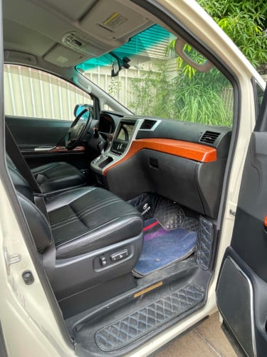 2011 Toyota Alphard full Auto 3