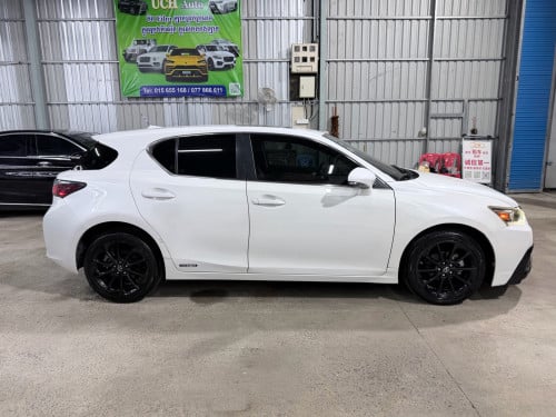 2012 Lexus CT200h Full Option ម្ចាស់ដើម