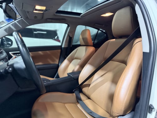 2012 Lexus CT200h Full Option ម្ចាស់ដើម