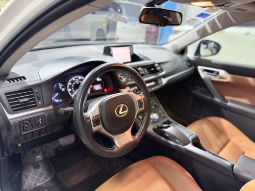 2012 Lexus CT200h Full Option ម្ចាស់ដើម