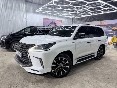 2018 Lexus 570 up Kuru ឡានស្អាត គីឡូ តិច