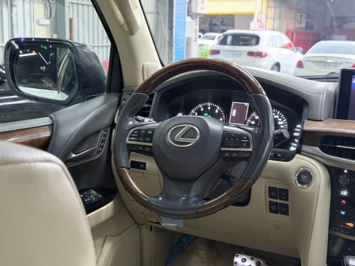 2018 Lexus 570 up Kuru ឡានស្អាត គីឡូ តិច