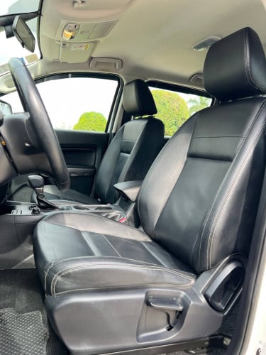 2020 Toyota Hilux Revo Premium Full option