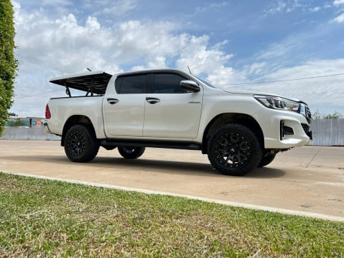 2020 Toyota Hilux Revo Premium Full option