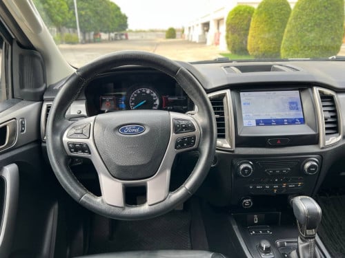 2020 Toyota Hilux Revo Premium Full option