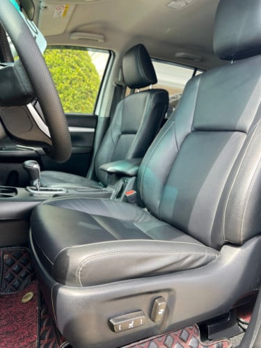 2020 Toyota Hilux Revo Premium Full option