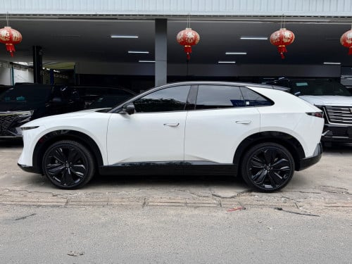 2025 Mazda EZ60 max EV 3000km only