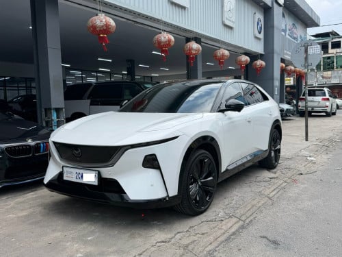 2025 Mazda EZ60 max EV 3000km only