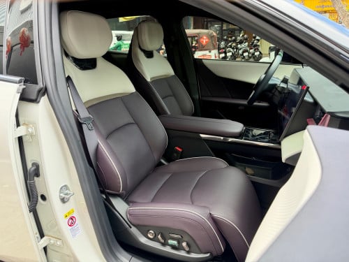 2025 Mazda EZ60 max EV 3000km only