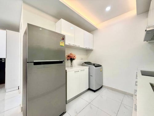 2BR 2BT for rent in BKK1 $1,300