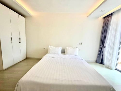 2BR 2BT for rent in BKK1 $1,300