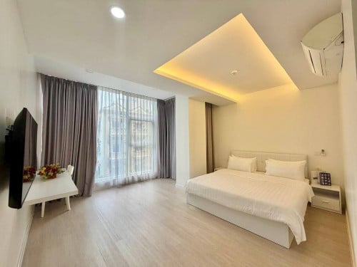2BR 2BT for rent in BKK1 $1,300