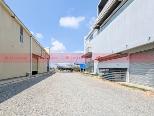 360 Sqm Warehouse With Loading Bay Canopy Space For Lease In Sen Sok