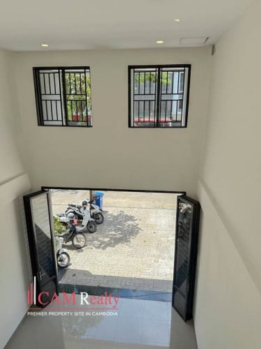 4 BR Shophouse Grand For Rent In Gated Community of Borey Chip Mong 598