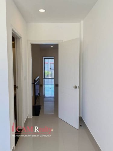 4 BR Shophouse Grand For Rent In Gated Community of Borey Chip Mong 598