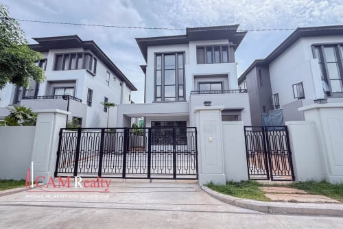 5+1 Bedrooms Queen A Villa For Rent In Borey Chip Mong Land Park Land 6A
