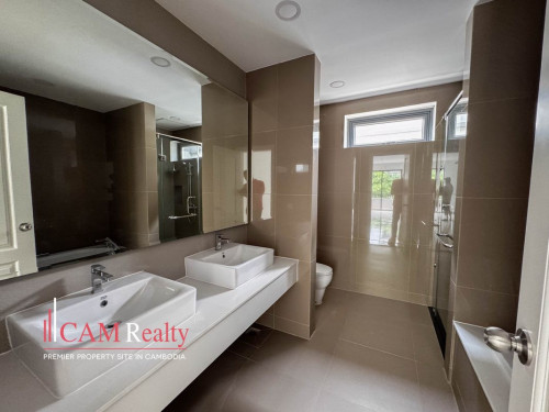 5+1 Bedrooms Queen A Villa For Rent In Borey Chip Mong Land Park Land 6A