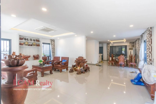 6 Bedrooms Queen A Villa For Rent In Chip Mong Land, Landmark 60M
