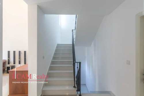 6 Bedrooms Queen A Villa For Rent In Chip Mong Land, Landmark 60M