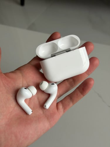 AirPod Pro 3 99%