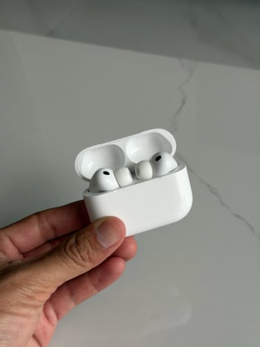 AirPod Pro 3 99%
