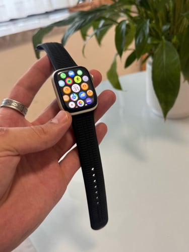 Apple Watch Series 9 – Like New (100% Battery Health) GPS 45mm