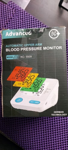Automatic upper arm blood pressure monitor