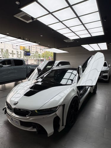 BMW i8 full Option 2015 ថ្មីមិនយកលុយ