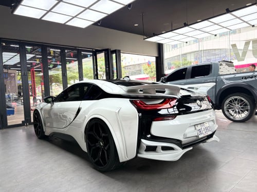 BMW i8 full Option 2015 ថ្មីមិនយកលុយ