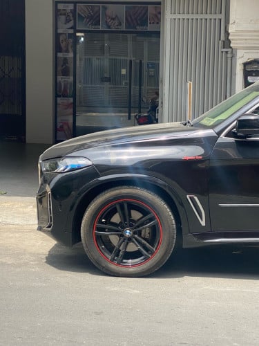 BMW-X5.M ឡើងក្នុងក្រៅឯកសាម្ចាស់ដើម