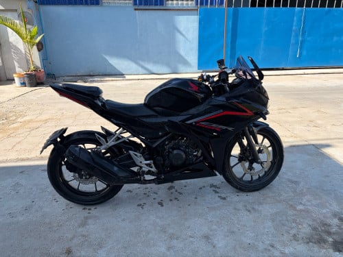 CBR150Rប្រភេទម៉ូតូឡេីង
