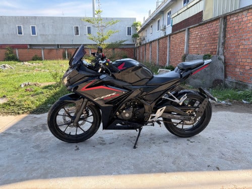 CBR150Rប្រភេទម៉ូតូឡេីង