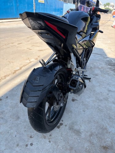 CBR150Rប្រភេទម៉ូតូឡេីង