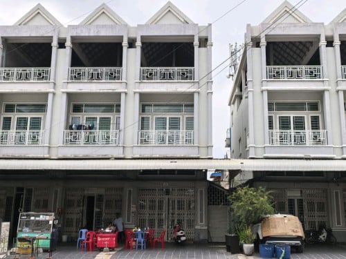 Code #F029🏠 ផ្ទះអាជីវកម្ម ជួល ឬលក់ នៅ ឈូកមាស+ ជួល : $400+ លក់ : $140,000 (ចរចារ)+ ទំហំ : 4m x 16m+