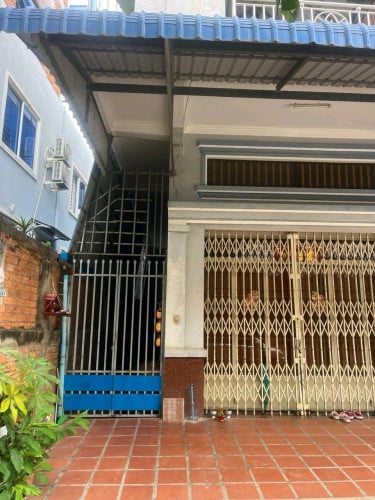 Code #KF21-02ផ្ទះលក់ ទីតាំង មានជ័យ+ តម្លៃ : $90,000(ចរចារ)+ ទំហំ : 4m x 16m