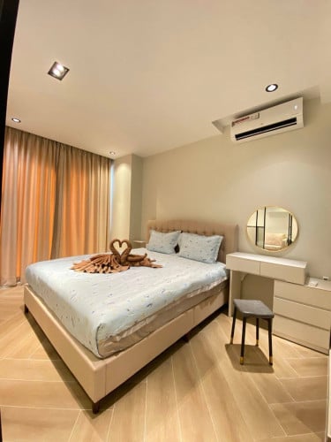 Condo for rent Time Square 5