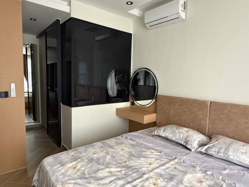 Condo for rent Time Square 5