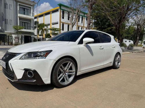 CT 200h premium
