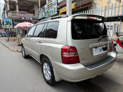 Highlander 2001 limited Full តំលៃ 12,200 $