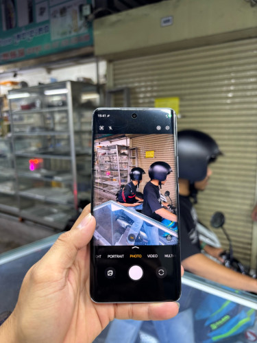 HONOR 70 128G Ram8G Sim2 CHម៉ាសុីនសានុំ ស្ទើរតួរតិចៗ