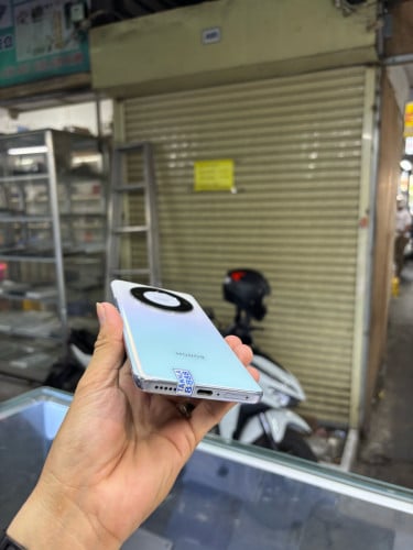 HONOR 70 128G Ram8G Sim2 CHម៉ាសុីនសានុំ ស្ទើរតួរតិចៗ